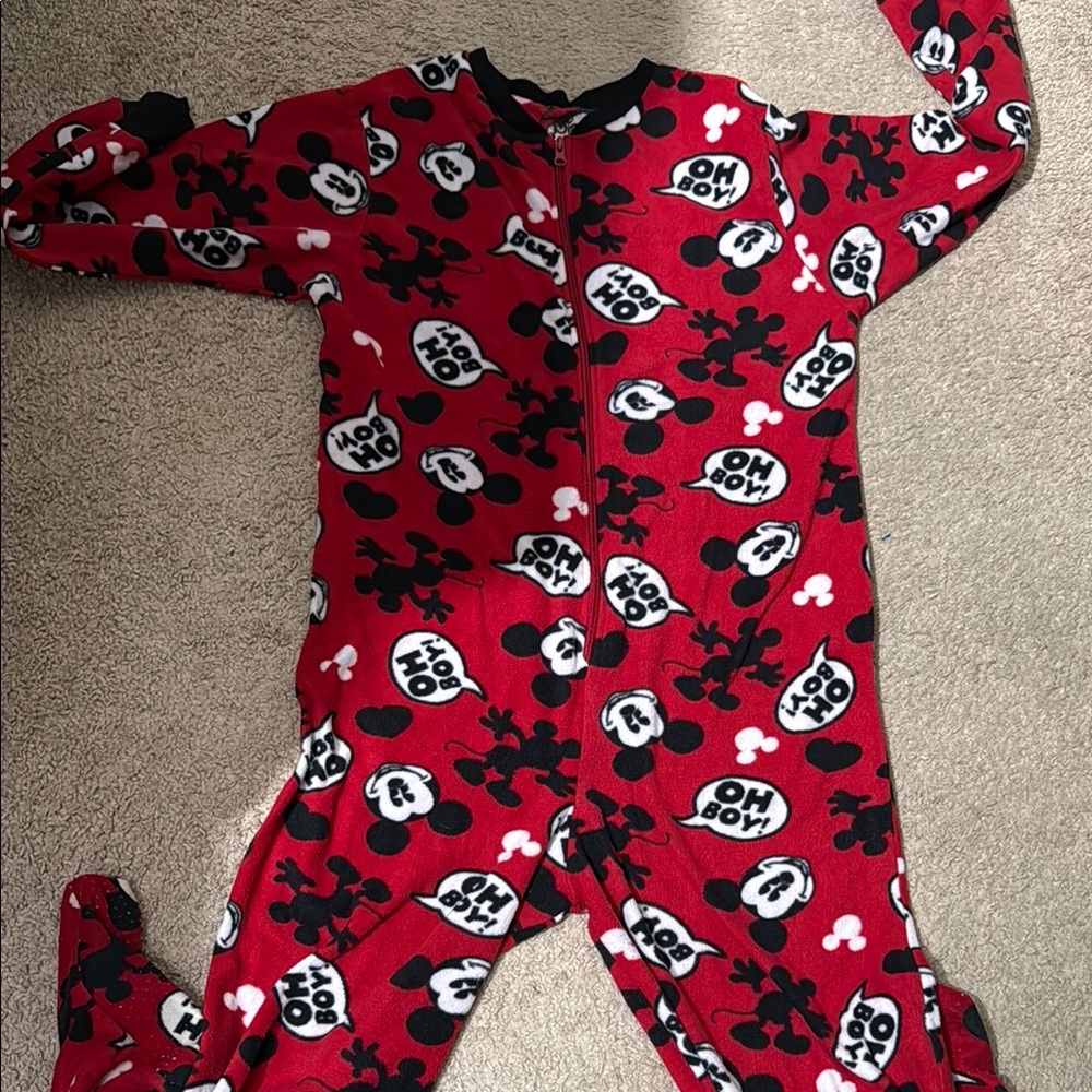Disney Red Mickey Mouse One Piece Onsie Medium 7/9
5/$25 ❤️